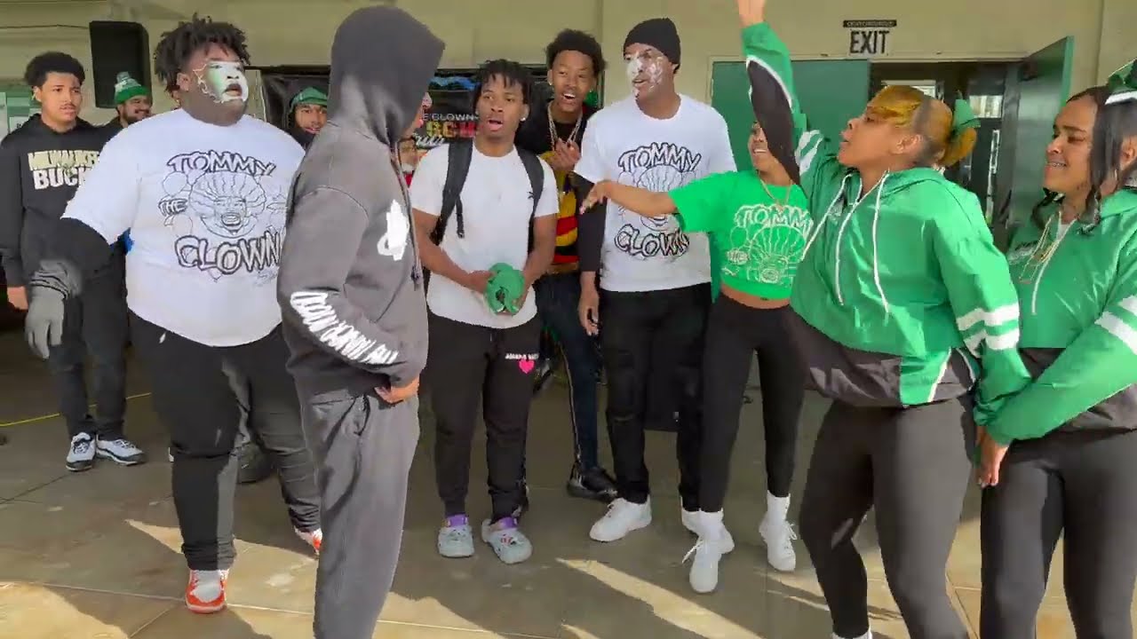 Who's House D House💚 Was They Turnt Or Nah❓ #Back2SchoolTour🎒 FOLLOW @TOMMYTHECLOWN ON INSTAGRAM