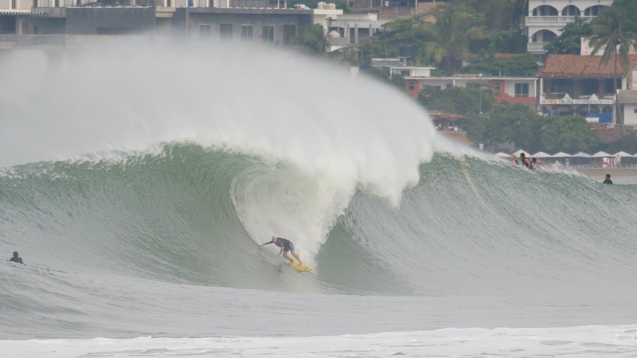 Slow Motion of perfect barrels in Puerto Escondido.