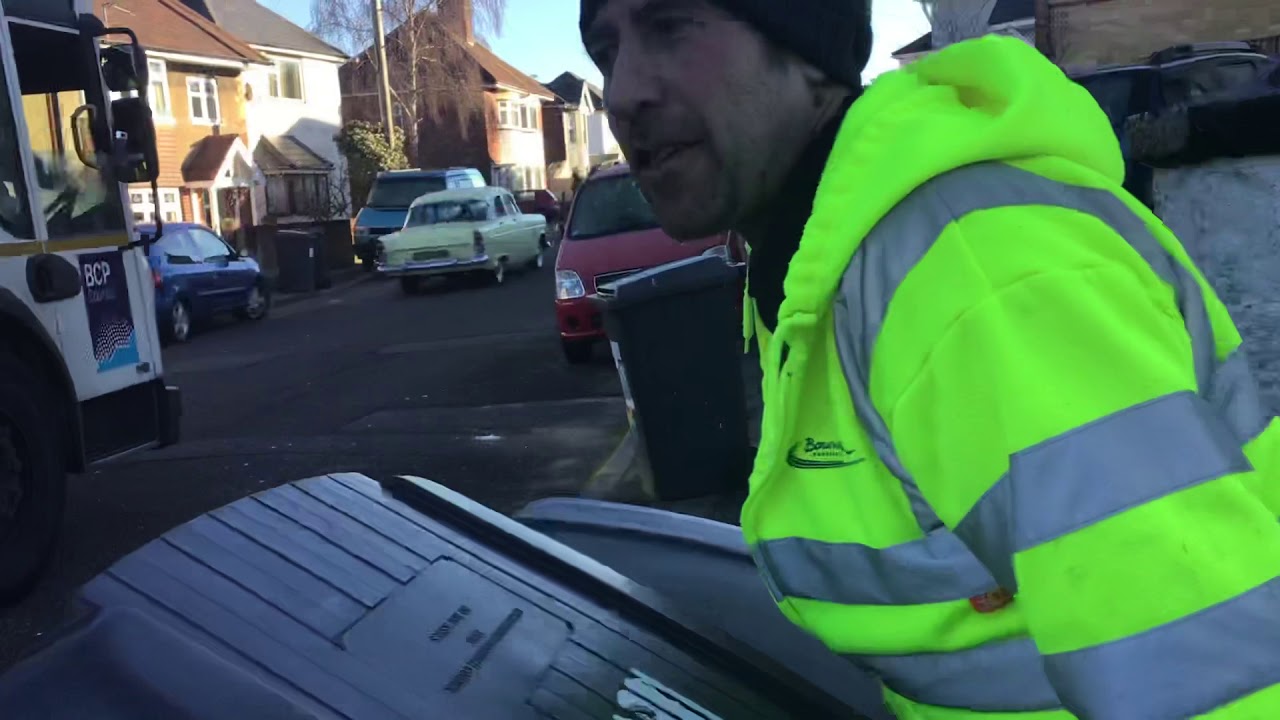 Recycling bin men emptying bins in Bournemouth part 3 (24/12/2020)