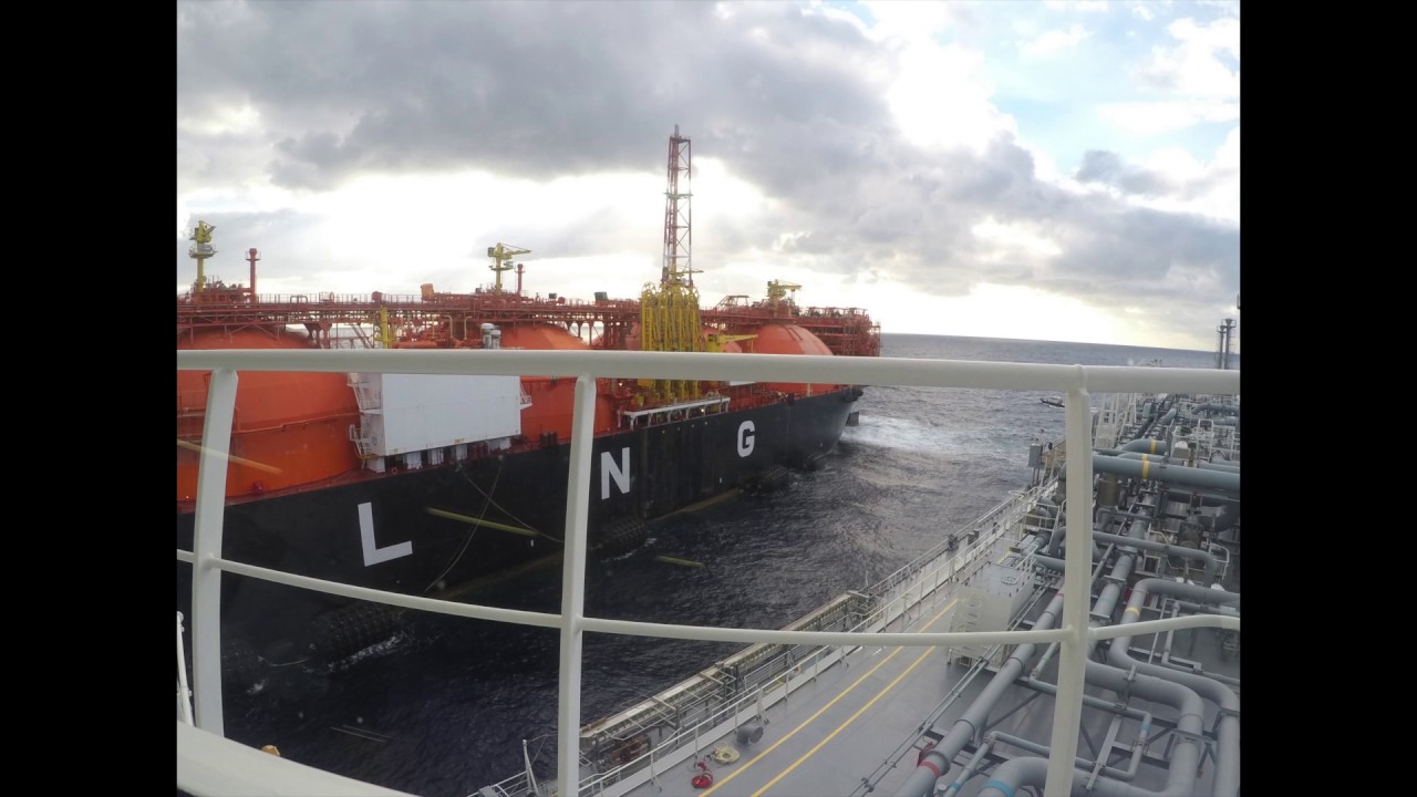 GasLog Saratoga approaching and discharging at the FSRU Toscana