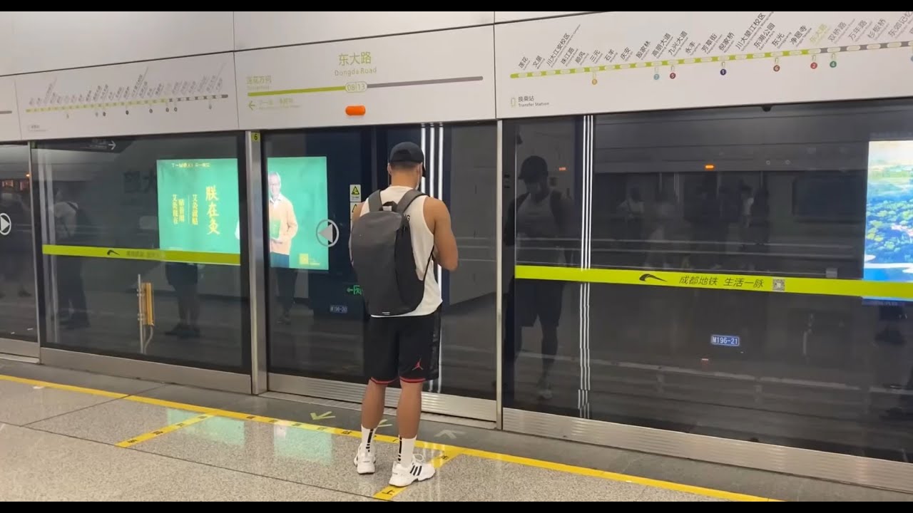 在地鐵偷拍肌肉帥哥後我竟然主動搭訕，結果差點社死！