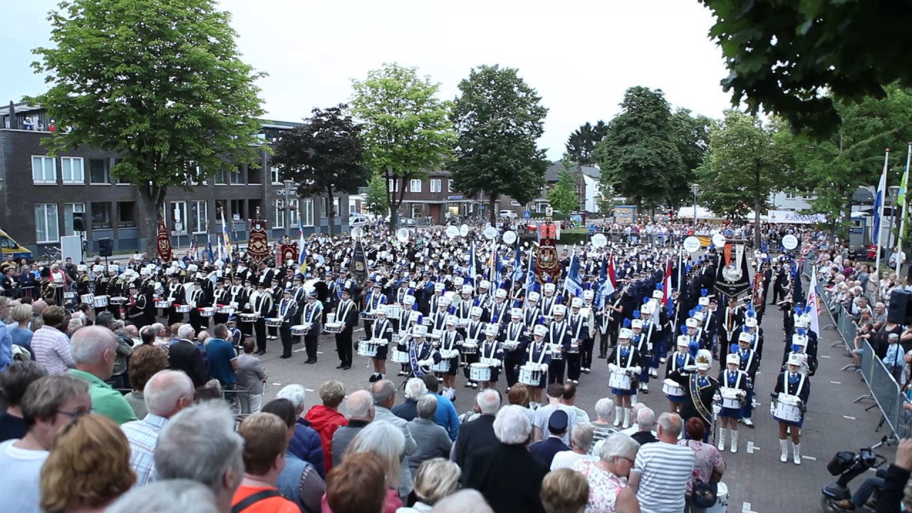 Limburgs volkslied tijden Taptoe Born op markt Grevenbicht
