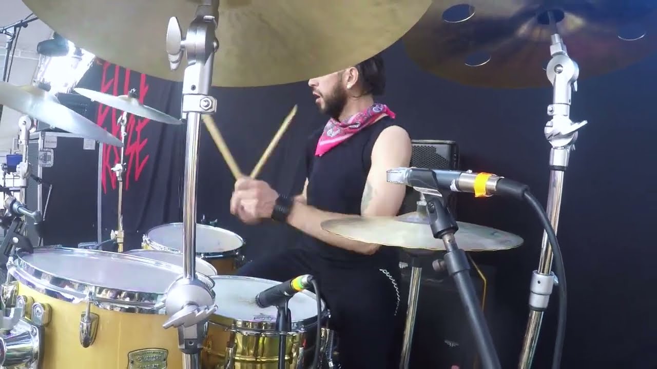 ELLI NOISE - ARTÍFICE ft. LNGSHT en vivo (GBF_15/10/22)