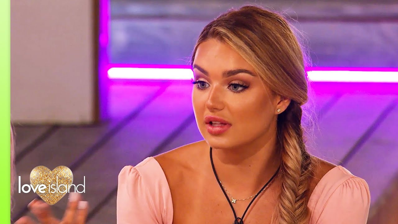 Is Lucinda feeling it with Brad? | Love Island 2021