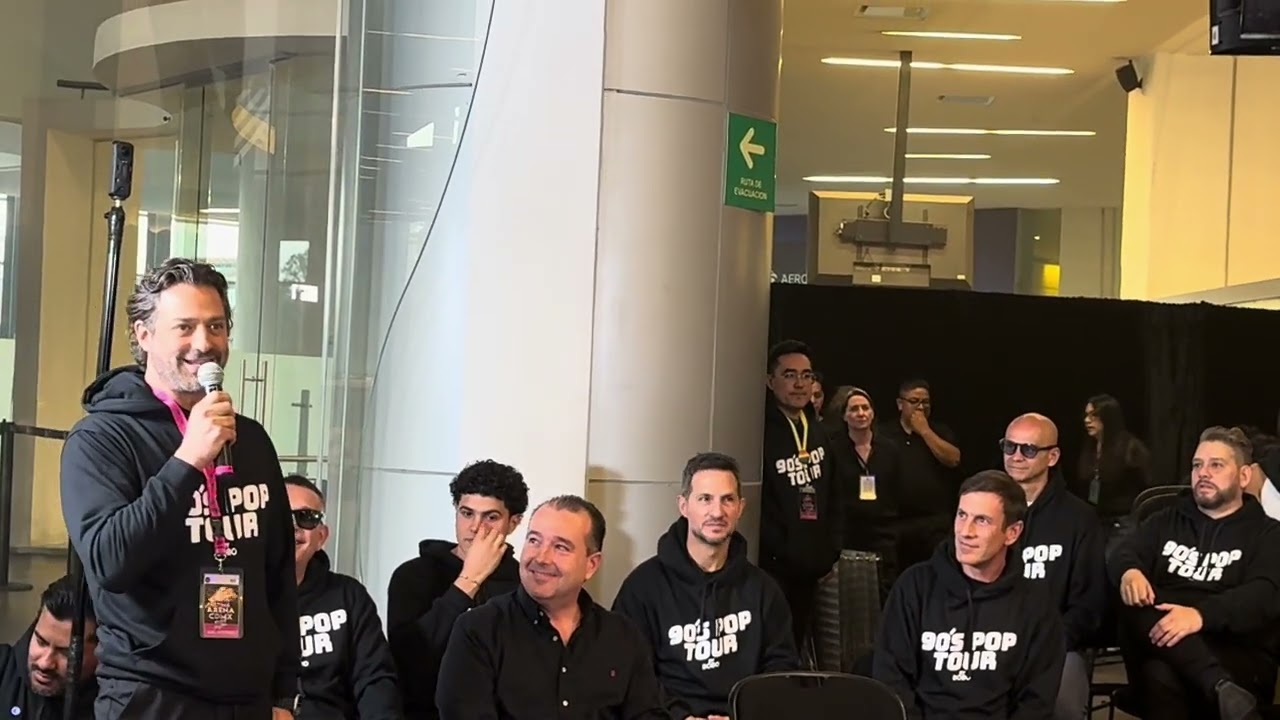 Develacion placa por las 25 Arenas CDMX del 90’s Pop Tour