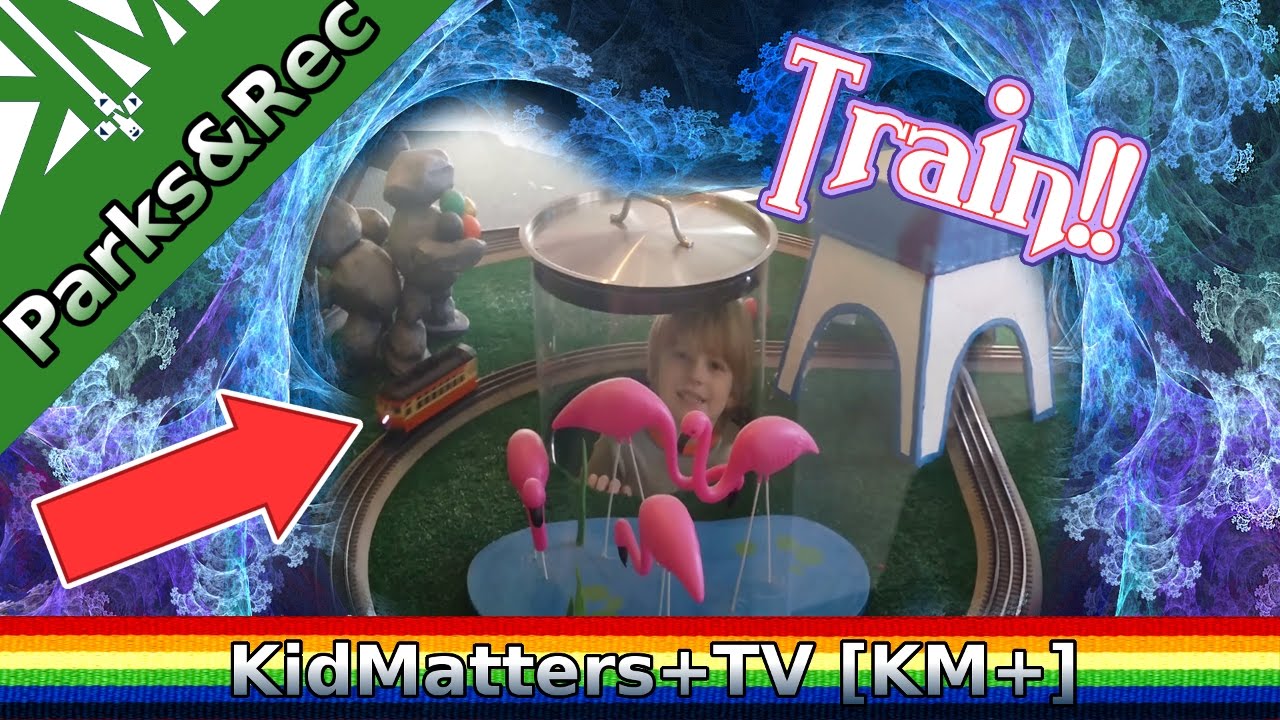 Choo Choo! KidCity lobby train [KM+Parks&Rec S01E03]