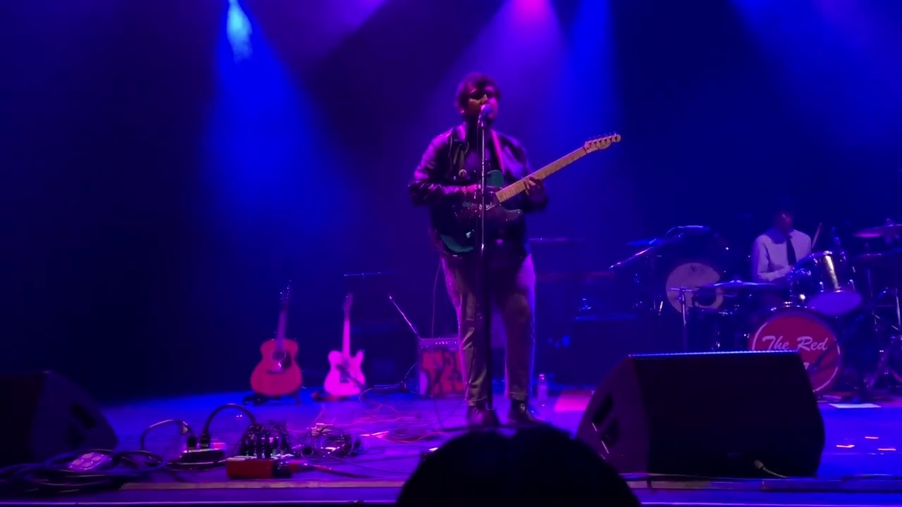 The Red Pears - Away live