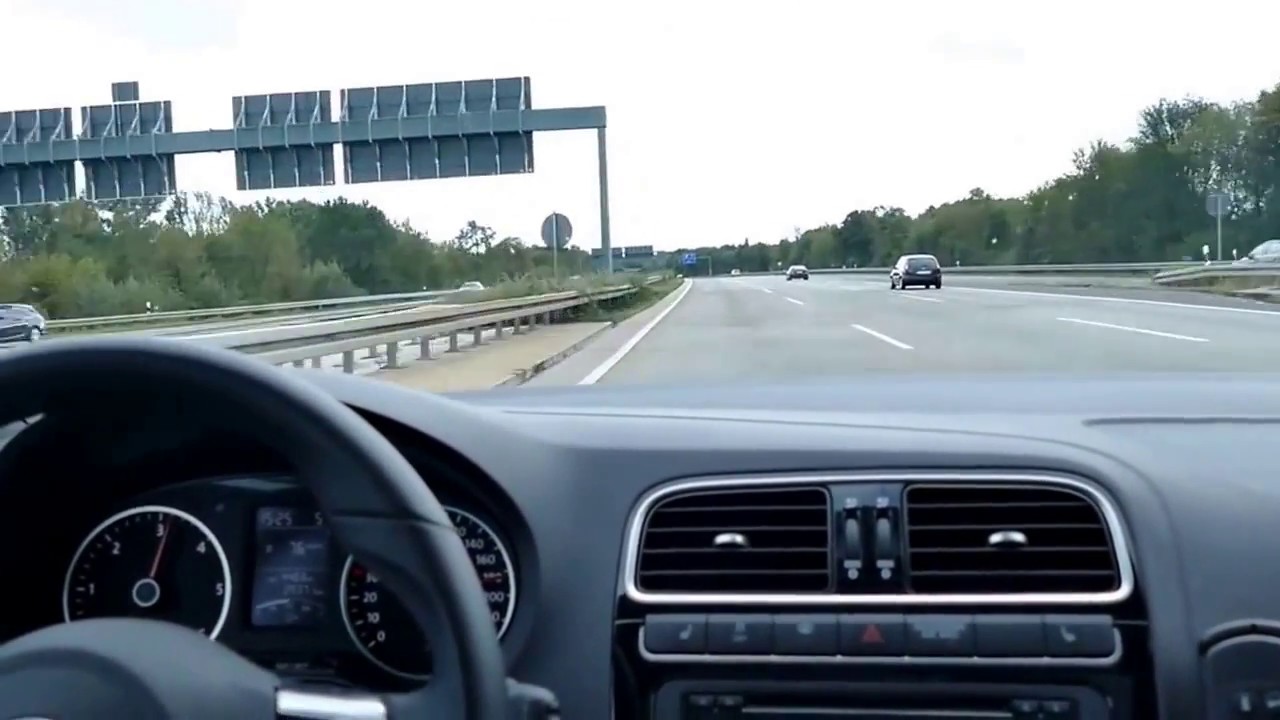 2014 Volkswagen Polo 1.6 TDI (105PS) Autobahn Driving And Top Speed