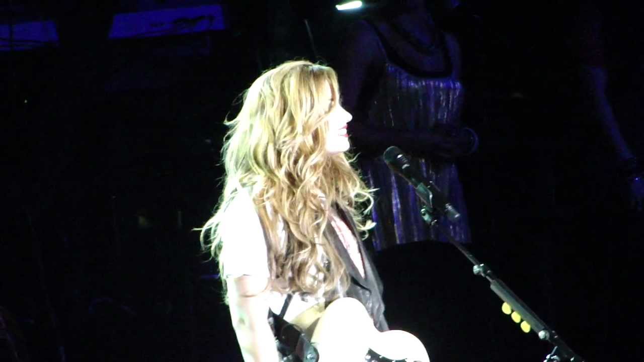 Demi Lovato - Catch Me/Don't Forget (BH) 22.04.2012