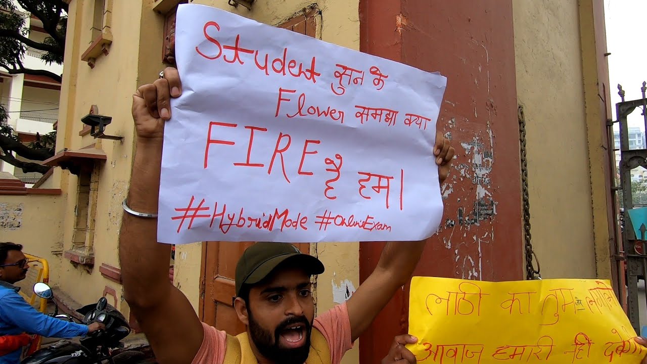 Successful Protest by BHU Student Demanding Hybrid Mode Classes & OBE Exam | The Student Life