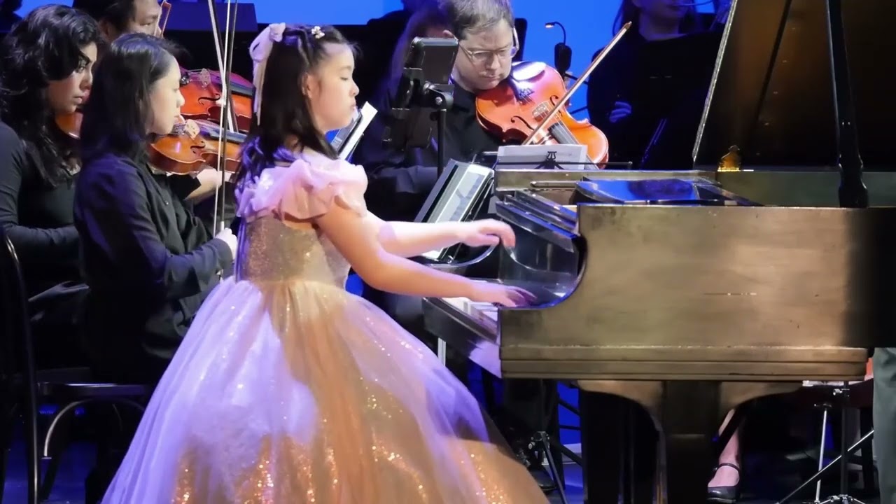 11岁Olivia演奏海顿D大调协奏曲与旧金山交响乐团合作