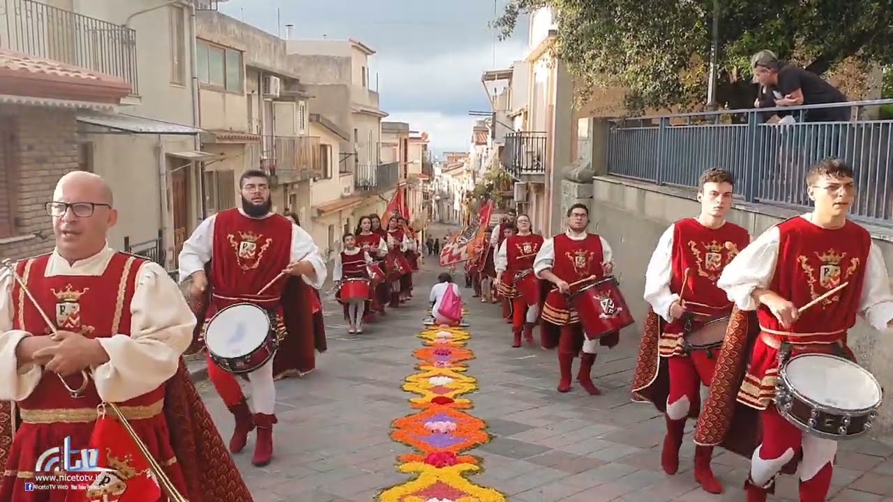 Gli Sbandieratori di Motta Sant'Anastasia all'Infiorata del Corpus Domini a San Pier Niceto (ME)