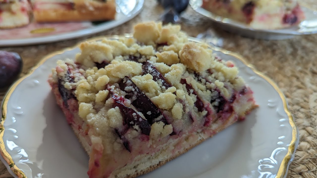 Plum Cake With Crumbles (German style, just like Oma's Pflaumenkuchen)