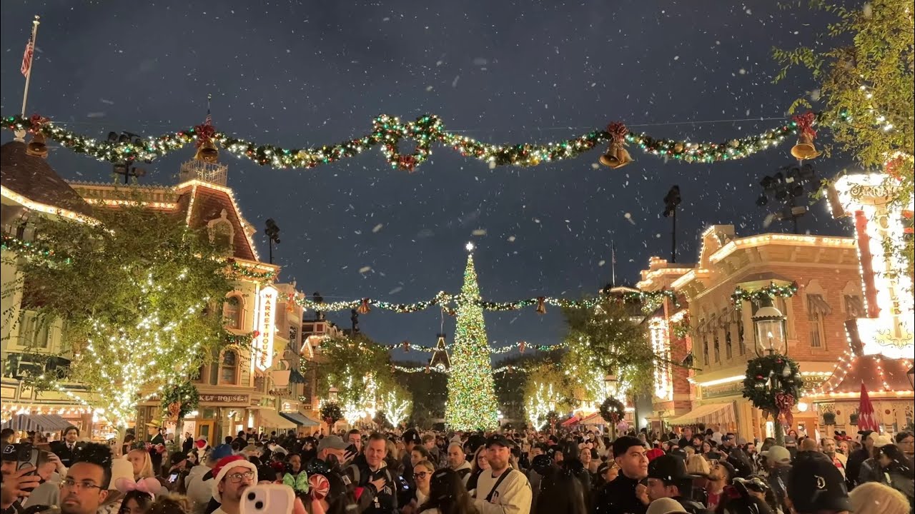 A Snowy Evening at Disneyland on November 30 2025 - 4K HDR