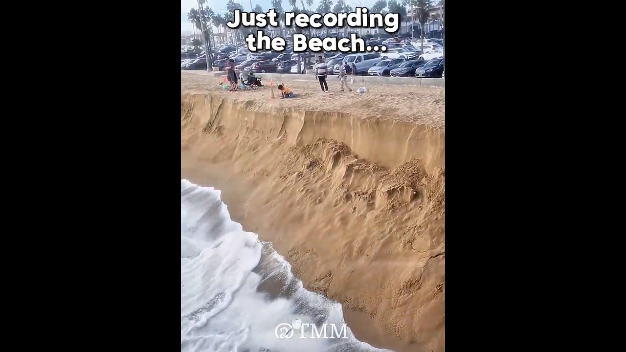 Пляж 🏖️ медленно исчезает...