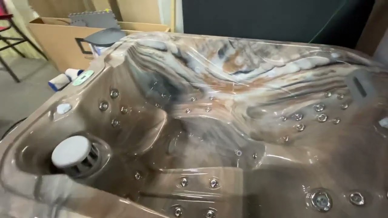 Used Artesian Spas -South Seas Spas model 533DL 82” x 65” x 31” 220v www.agean.com 1 (866) 3HOTTUB