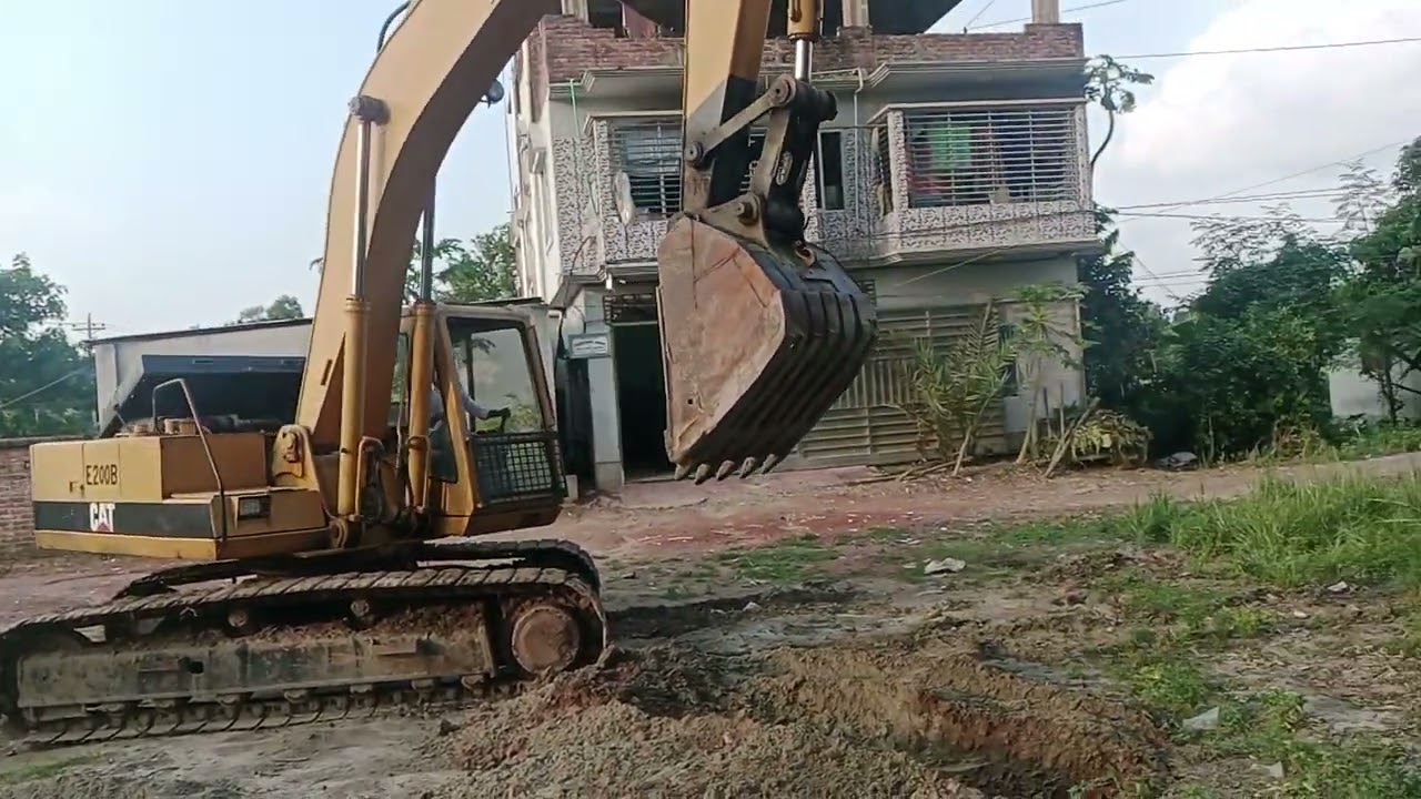 এই গাড়িটি বিক্রি করা হবে ইমারজেন্সি ভাবে যদি কেউ নিতে চান তাহলে যোগাযোগ করেন 