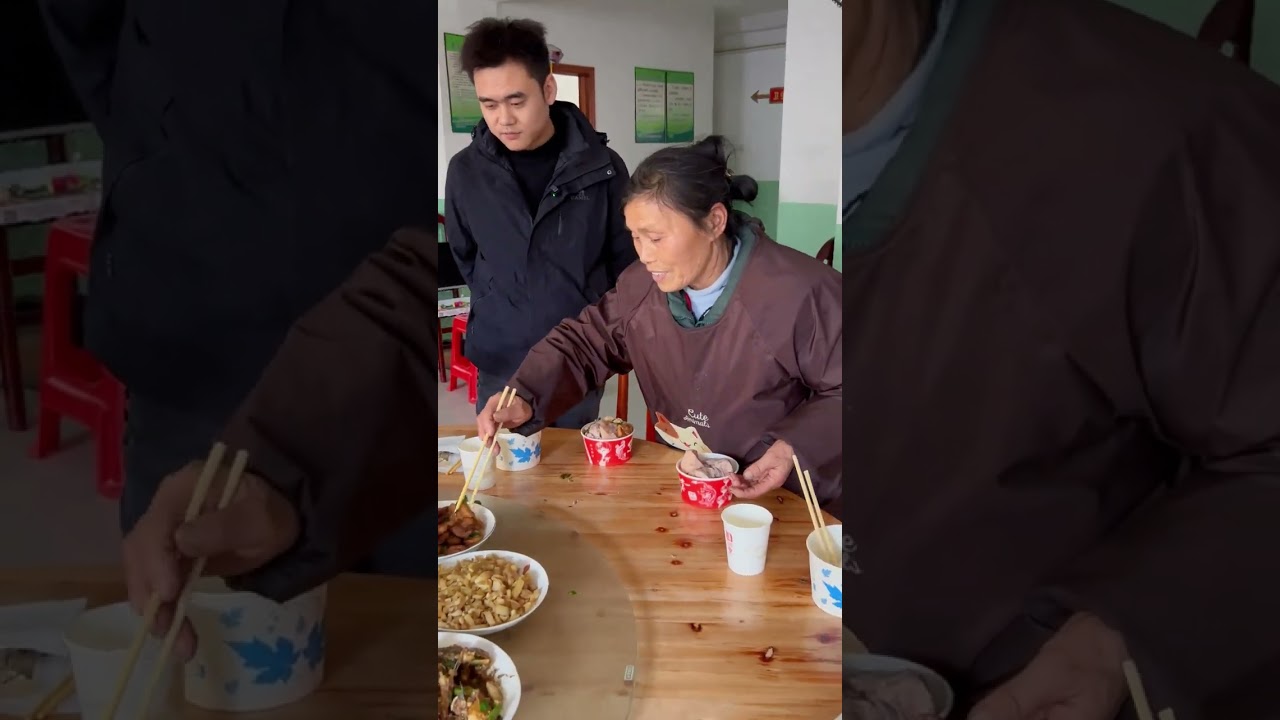 生活的苦，一层叠一层压在她的肩上，可她始终忙着给别人递去温暖 #真实生活分享计划 #乡村生活记录视频 #蹭饭vlog #人间烟火气最抚凡人心 #陌生人的善意