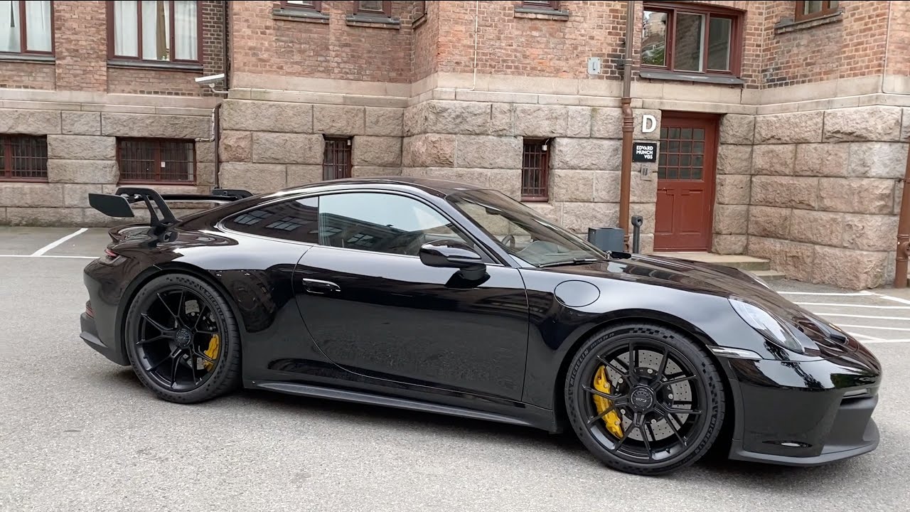 PORSCHE 911 GT3 (992) Black walkaround - outside - engine on