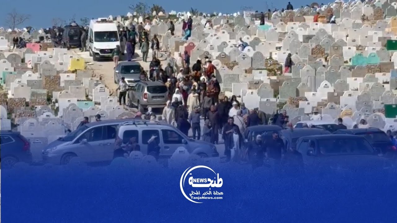 كارثة بمقبرة المجاهدين: ازدحام السيارات يمنع دخول سيارات نقل الأموات والمشيّعون يحملون النعوش يدوياً