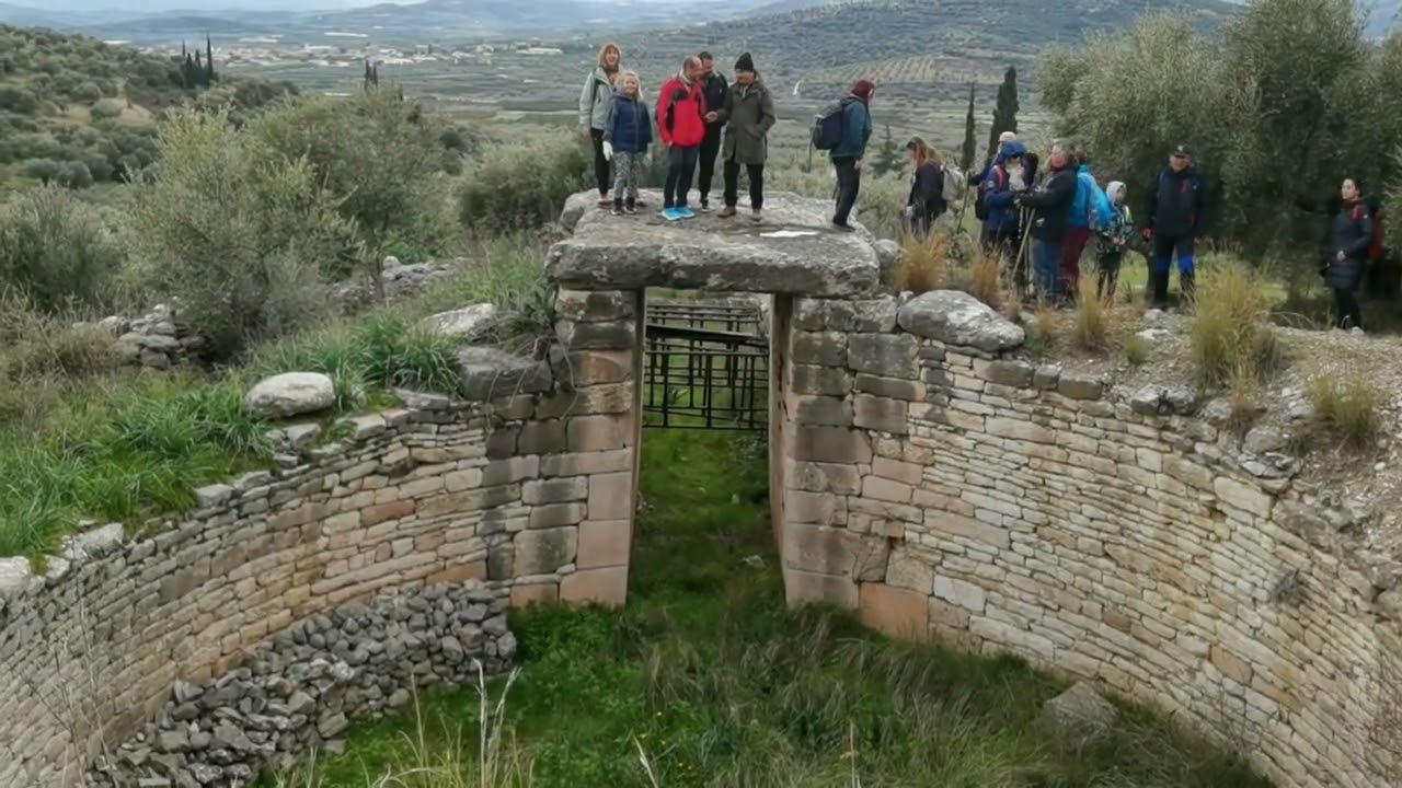 Σε άγνωστους μυκηναϊκούς τάφους γύρω από τις Μυκήνες