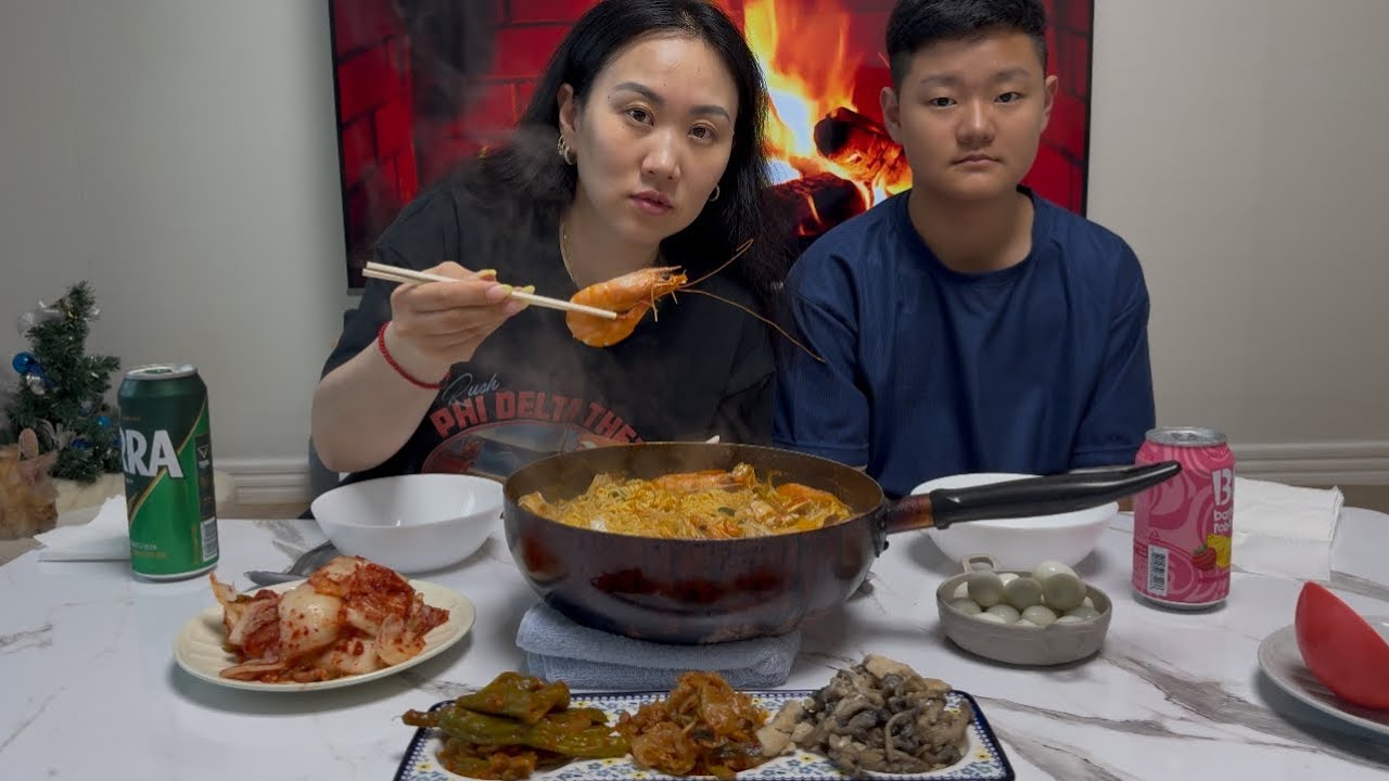 ОТВЕЧАЕМ С ЖЕНЕЙ НА ВОПРОСЫ❓|МУКБАНГ |НАШ ЛЮБИМЫЙ 🍜 РАМЕН