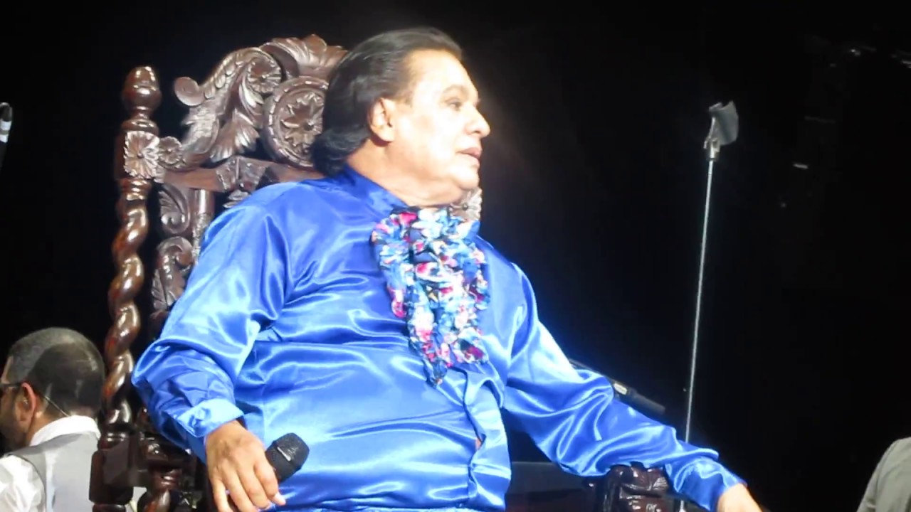 yo en su ultimo concierto y juan gabriel cantando no tengo dinero ni nada k dar