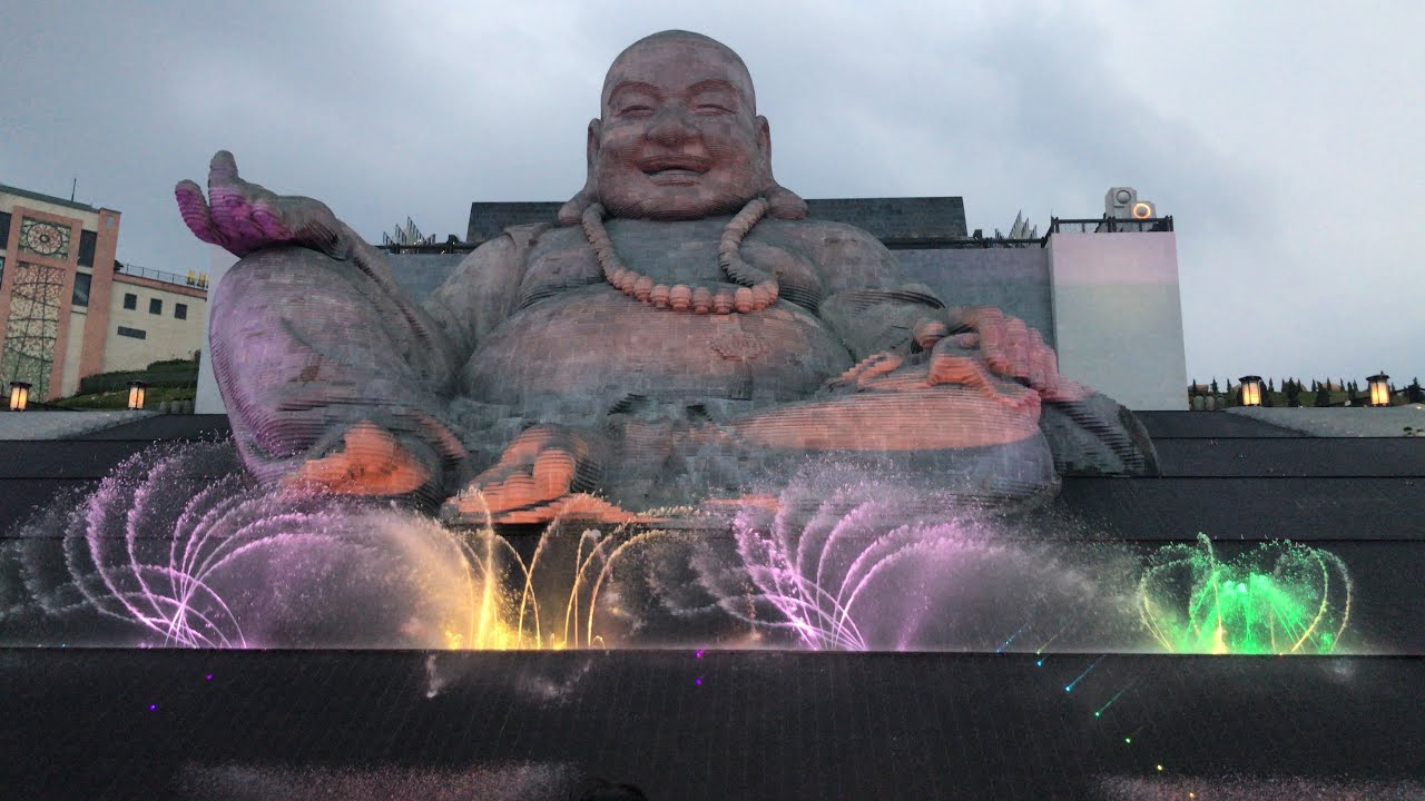 Biểu Diễn Nhạc Nước Độc Đáo Trên Đỉnh Núi Bà Đen