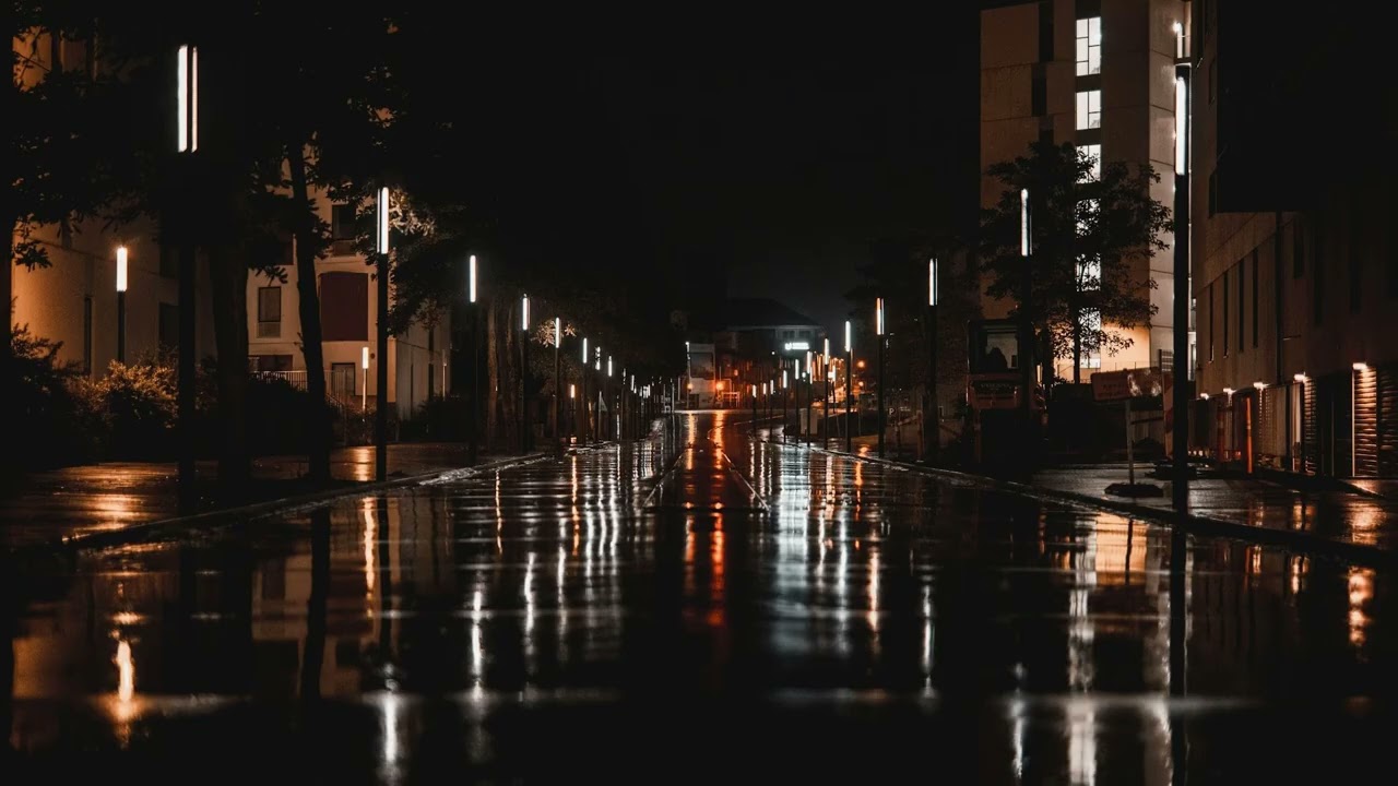 静かな夜の雨音｜路地に響く雨と光（60分）
