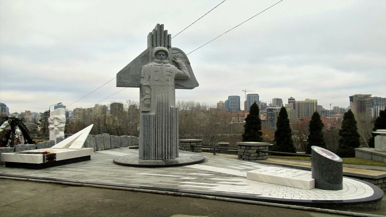 БАЙКОВЕ КЛАДОВИЩЕ  АЛЕЯ ПАМ’ЯТІ ВІДОМИХ УКРАЇНСЬКИХ ОСОБИСТОСТЕЙ