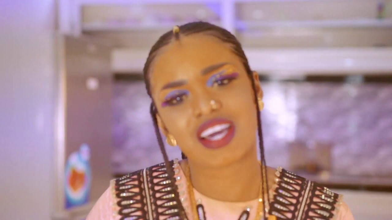 Sister Maria / Hay Goto Seindata Min / Clip Oficiel