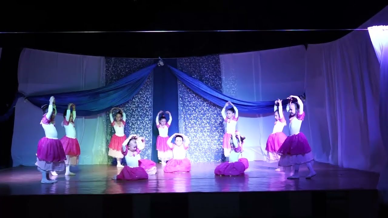 Grupo Azul de Ballet Muestra 2022 - Las 12 princesas bailarinas