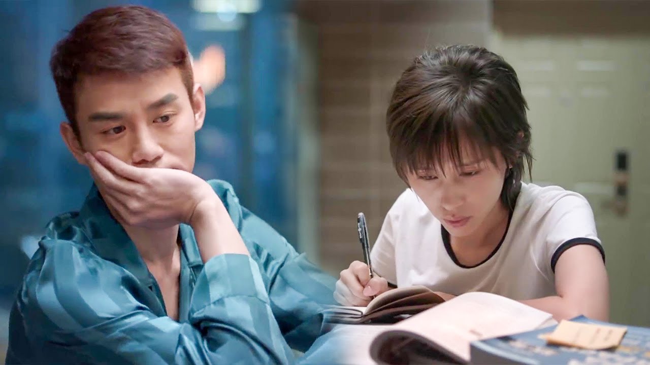 Она уравновешивает любовь и учебу одновременно, чтобы парень посмотрел на нее новыми глазами