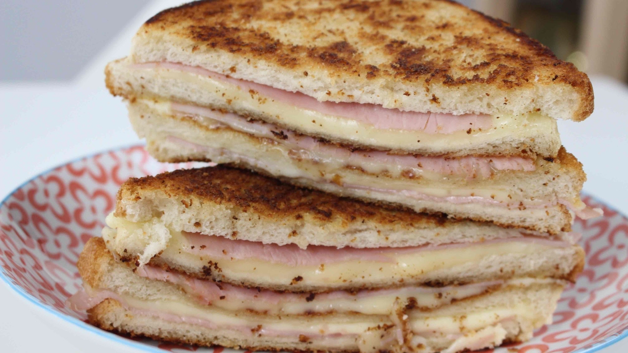 BESTES Schinken-K&auml;se-Toast Rezept aus der Pfanne | CROQUE MONSIEUR | Kochvideo