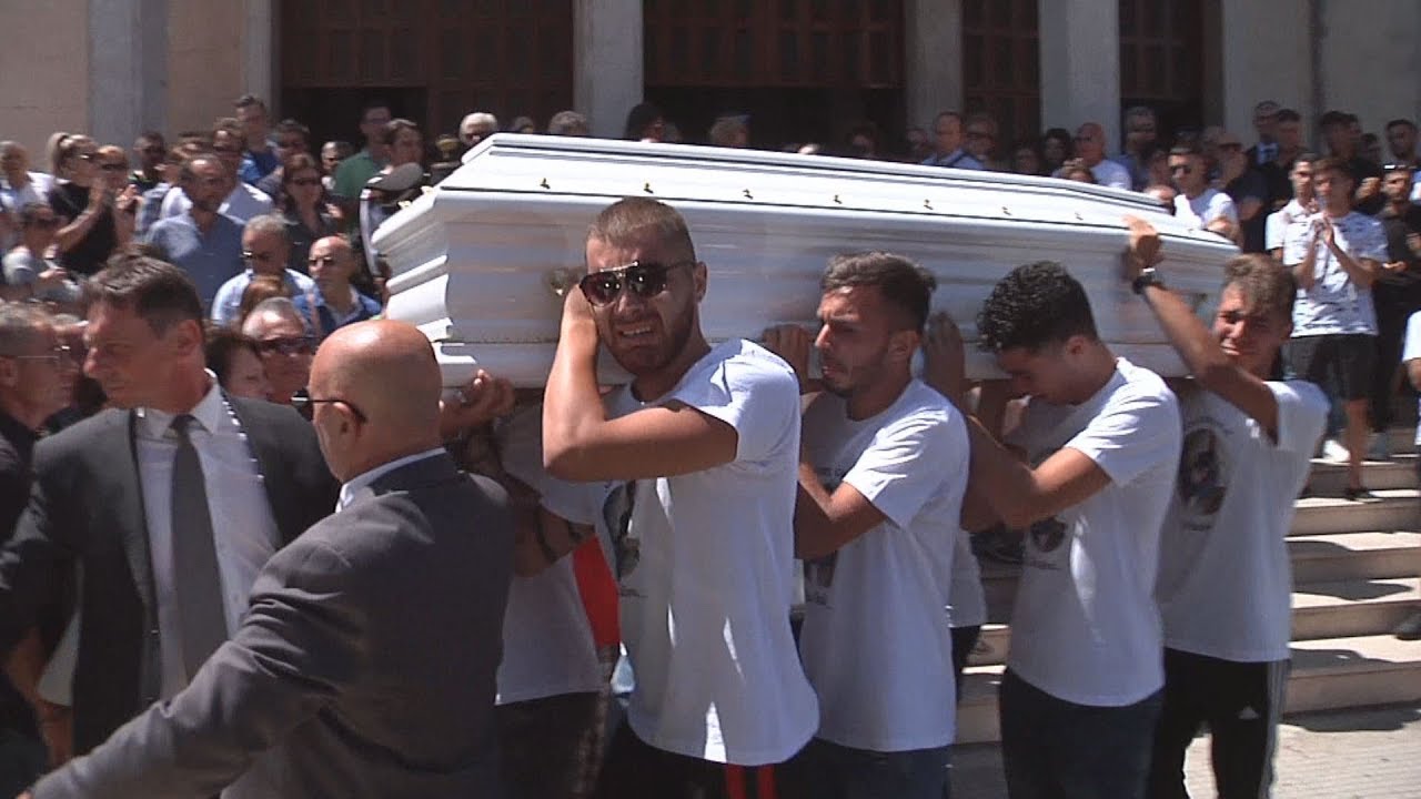 Siracusa. Lo straziante ultimo saluto a Paolo Munafò