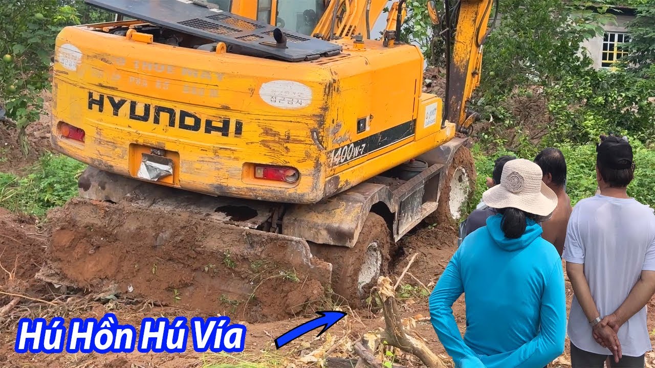 Kịch Tính : Máy Xúc Vùng Vẫy Trên Nền Cát Yếu - Xem MàThấy Hồn Hú Vía