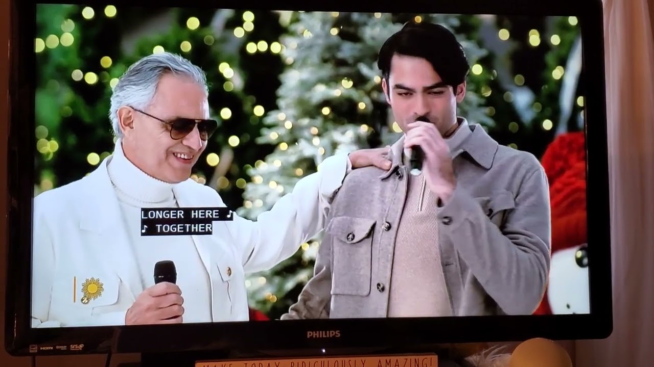 Andrea Bocelli sings with his son Mateo and daughter Virginia on Christmas Day in New York | 2022.