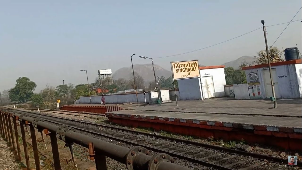 11448 UP HWH-JBP SHAKTIPUNJ EXPRESS IS DEPARTING FROM SINGRAULI AFTER GETTING CLEARANCE...