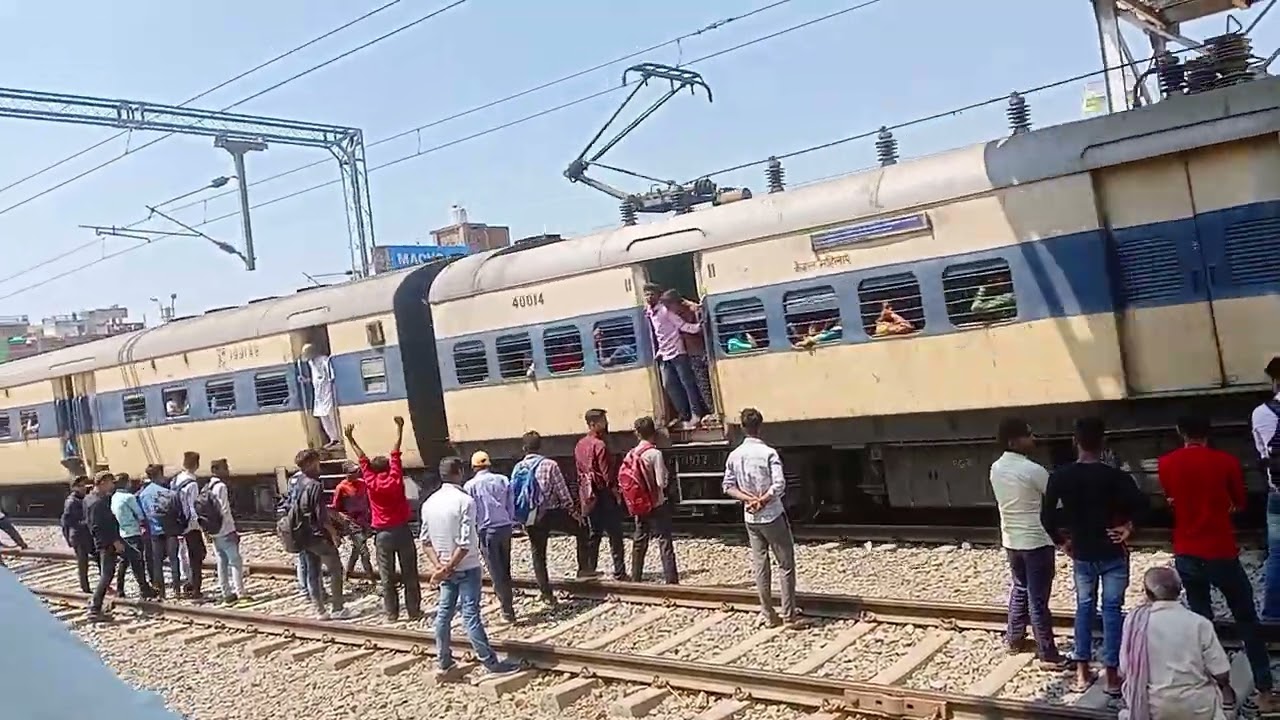 #video Patna Gaya passenger train #new Jehanabad to Patna Indian railway ट्रेन में चढ़ने को लेकर हं