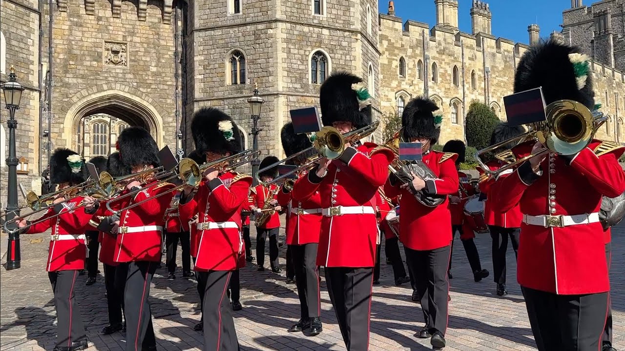 CHANGING OF THE GUARD Band of the Welsh Guards with 4th Regiment Royal Artillery NEW
