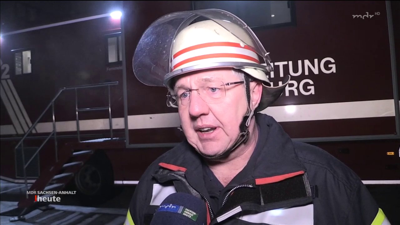 Feuerwehr Magdeburg - Großbrand in Lagerhalle (22.01.2017)