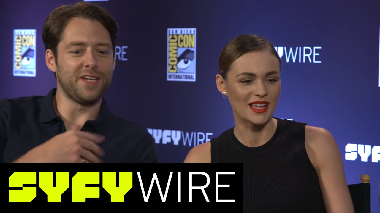 Outlander Cast Answers Fan Questions | San Diego Comic-Con 2017 | SYFY WIRE