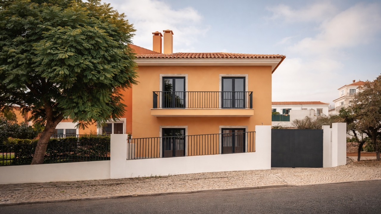 Exclusive 4 Bedroom Villa in Estoril with Underfloor Heating & Solar Panels | Ref.ª L42168