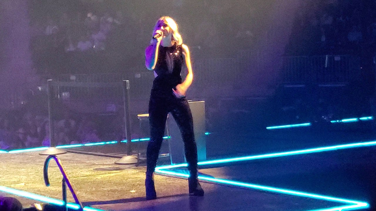 MADDIE AND TAE TOURIST IN THIS TOWN CARRIE UNDERWOOD  LIVE MADISON SQUARE GARDEN 10-02-2019