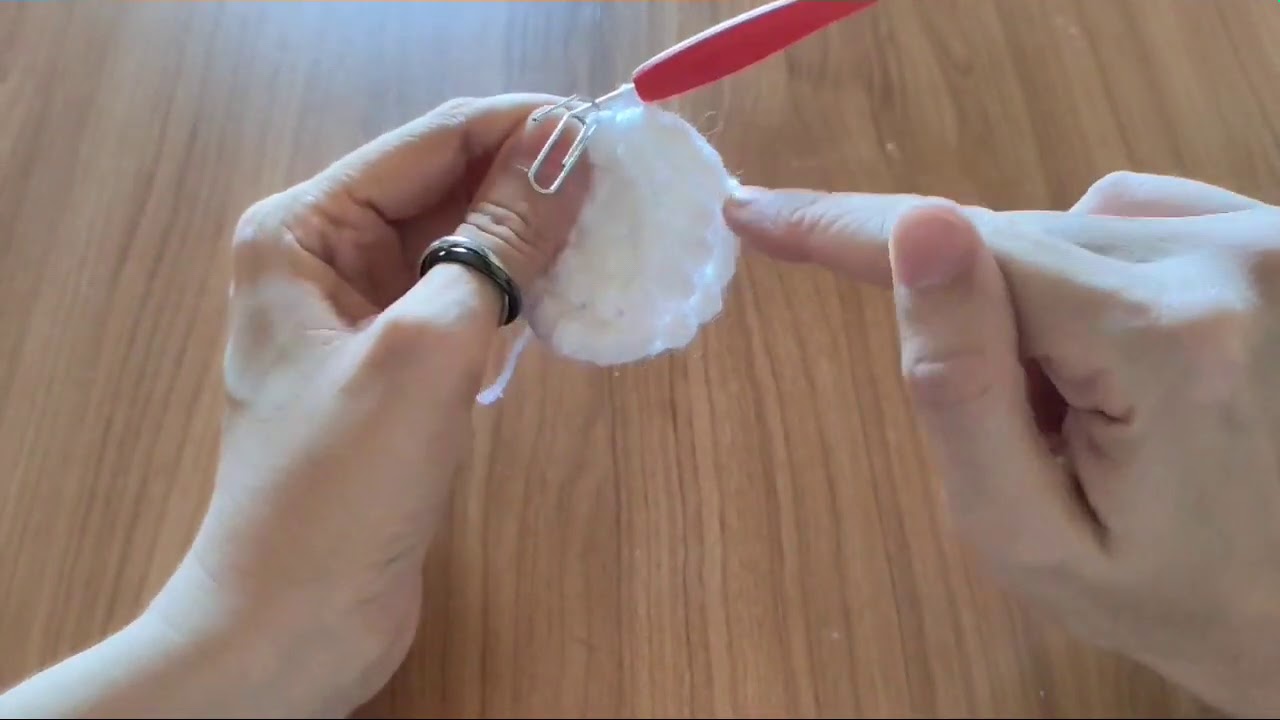 Gorro para el cuerpo base de oveja a ganchillo, con puntos piña al igual que el cuerpo