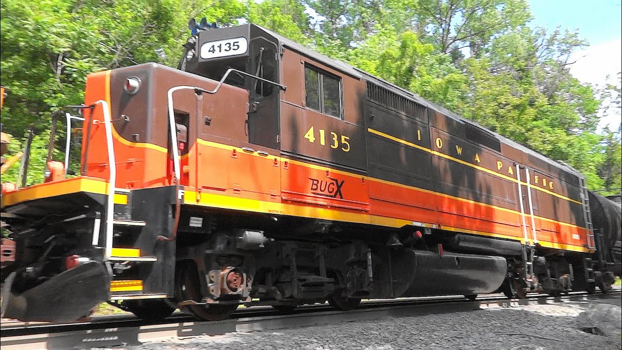Rare Catch of BUGX EMD GP40FH-2 on CSX Freight Train