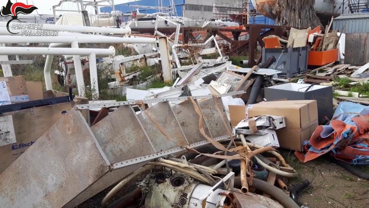 Scarichi abusivi a Torre Annunziata, sequestrate due aree del Polo nautico