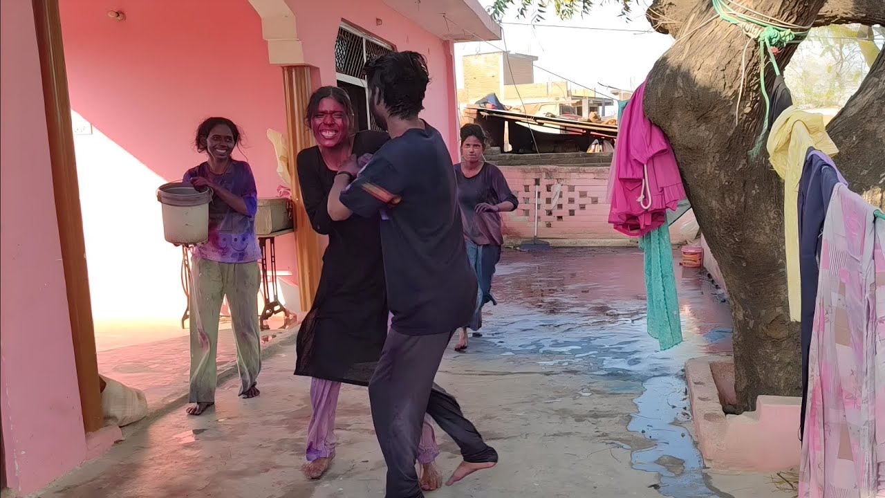 Holi Fight With Jeeja.s Sisters 😨😂