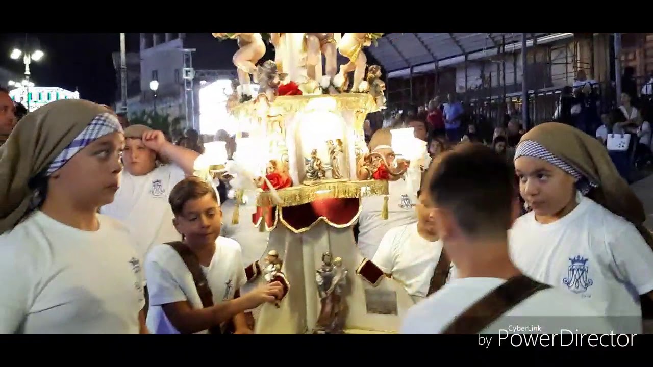 Festa Maria SS.Annunziata Pedara 2019 Uscita Delle Candelore Dalla Basilica Di Santa Caterina