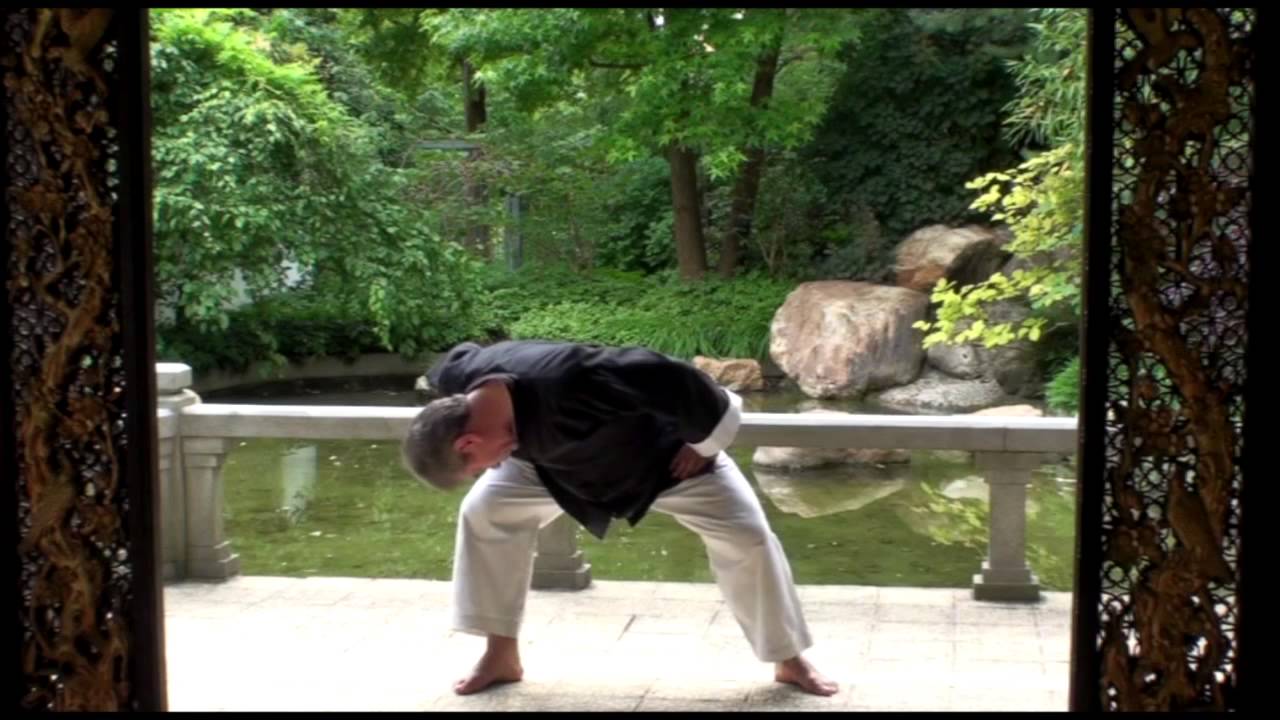 Qigong Übung mit Fritz Oblinger für Beine, Steiß und Rücken